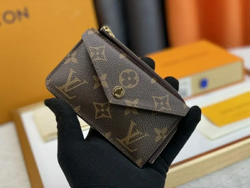 louis vuitton lv card case in brown pour femme s_11b210a